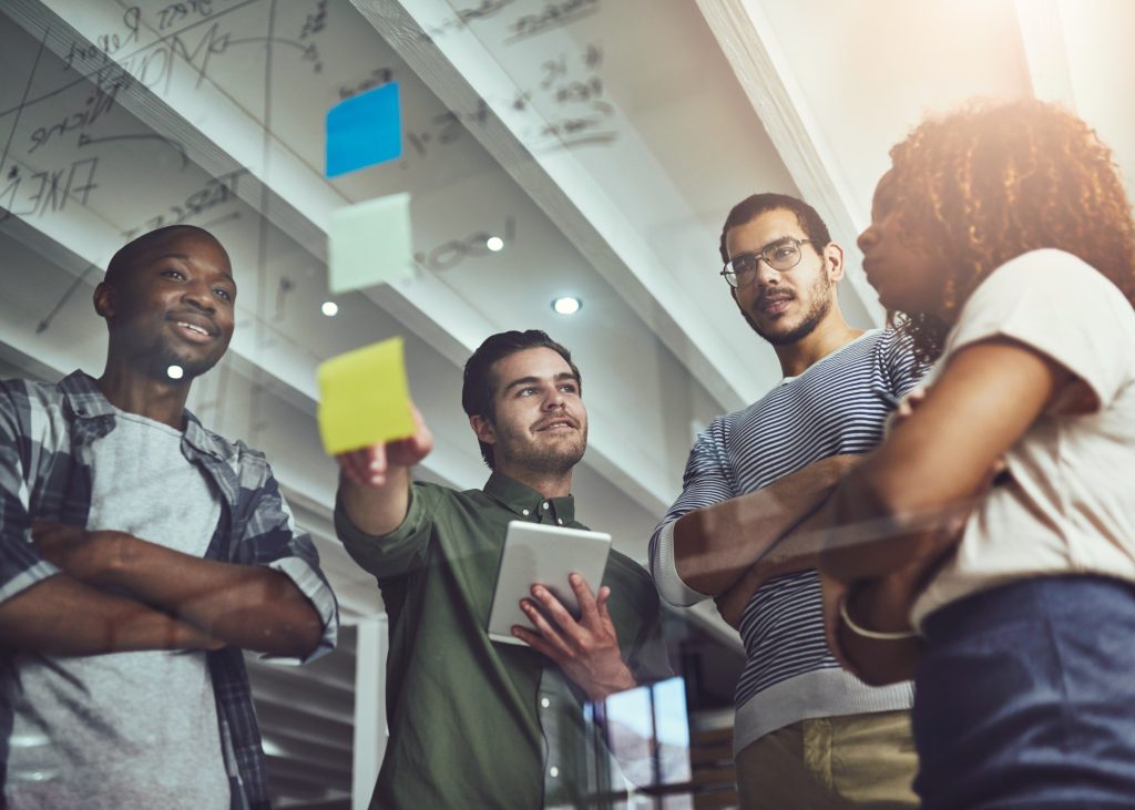 Como é construir times para diferentes culturas em diferentes clientes